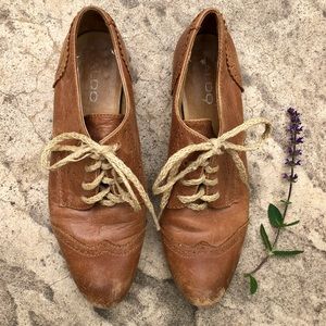 Size 7.5 Women’s Tan Aldo Oxfords.